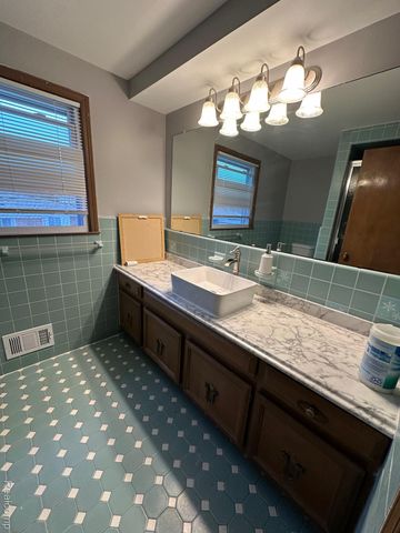 16960 Pennsylvania Street, Southfield, MI 48075