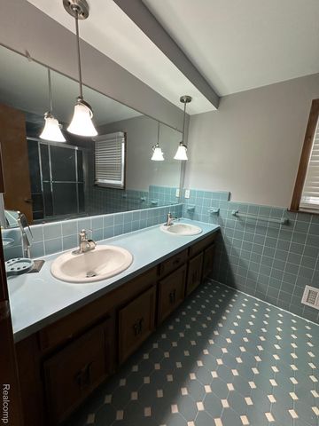 16960 Pennsylvania Street, Southfield, MI 48075