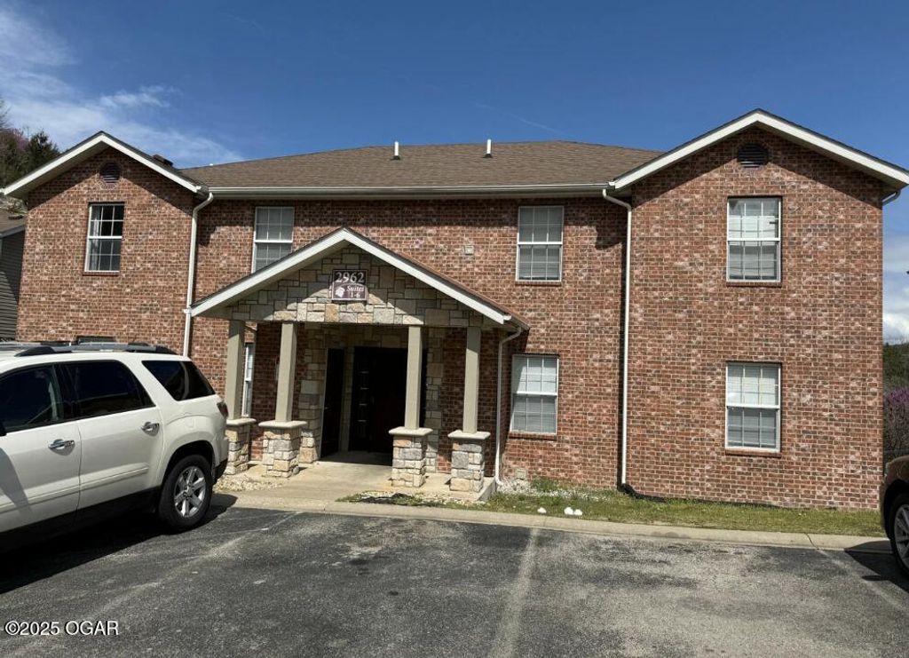 2962 Vineyards Parkway 2, Branson, MO 65616