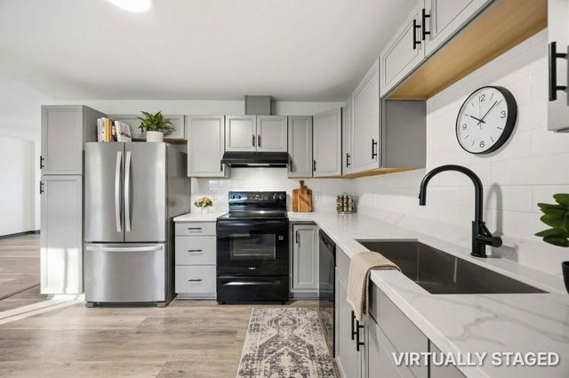 9723 Oldcrest Drive, Stafford, TX 77477