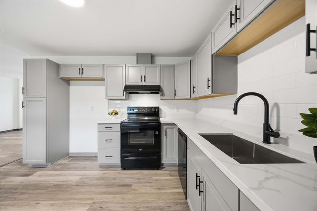 9723 Oldcrest Drive, Stafford, TX 77477