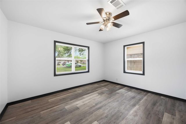 9723 Oldcrest Drive, Stafford, TX 77477