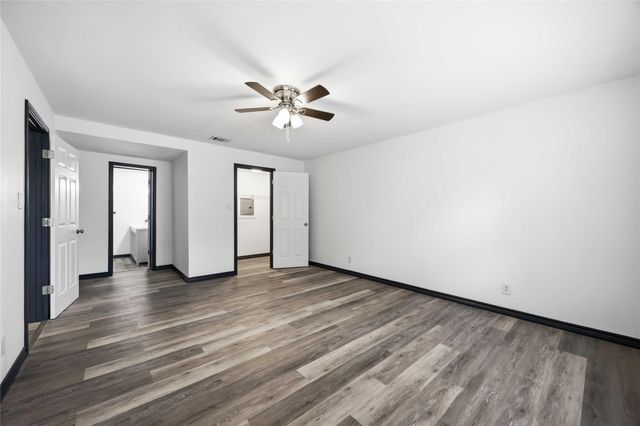 9723 Oldcrest Drive, Stafford, TX 77477