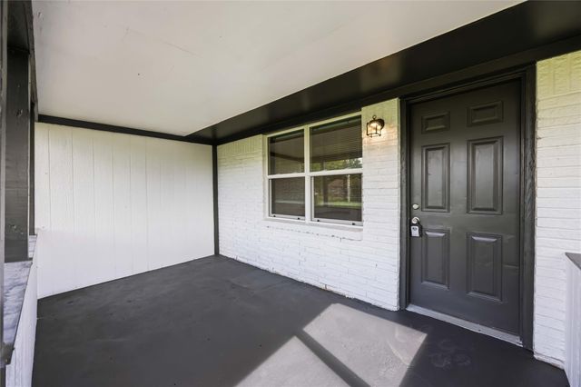 9723 Oldcrest Drive, Stafford, TX 77477