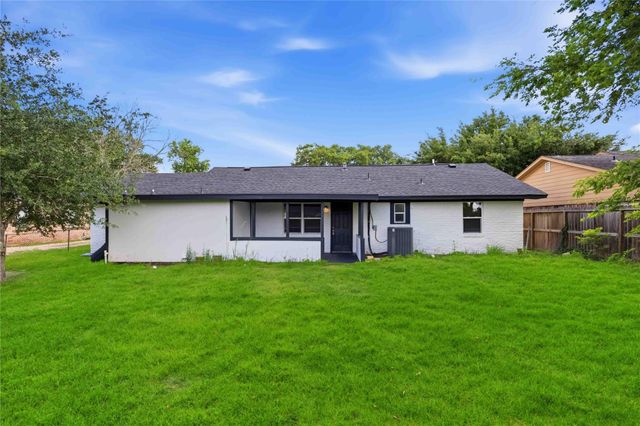 9723 Oldcrest Drive, Stafford, TX 77477