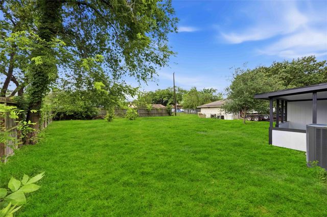 9723 Oldcrest Drive, Stafford, TX 77477