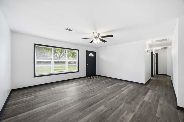 9723 Oldcrest Drive, Stafford, TX 77477