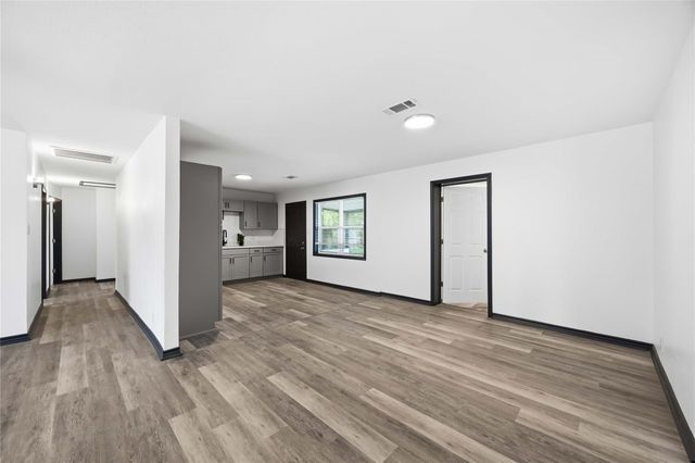 9723 Oldcrest Drive, Stafford, TX 77477