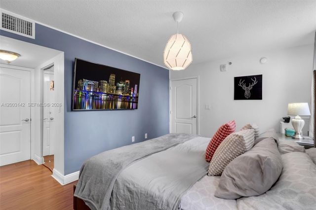 1200 Brickell Bay Dr 1924, Miami, FL 33131