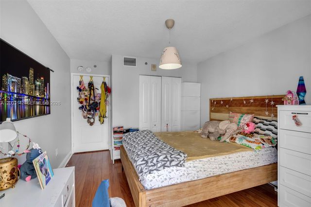 1200 Brickell Bay Dr 1924, Miami, FL 33131