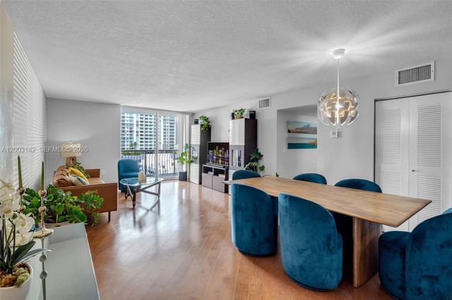 1200 Brickell Bay Dr 1924, Miami, FL 33131