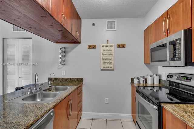 1200 Brickell Bay Dr 1924, Miami, FL 33131