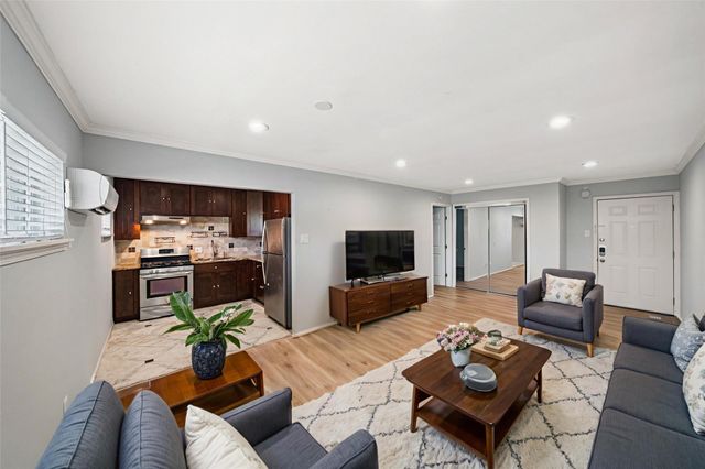 311 Hawthorne Street 16, Houston, TX 77006