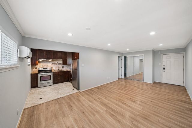 311 Hawthorne Street 16, Houston, TX 77006