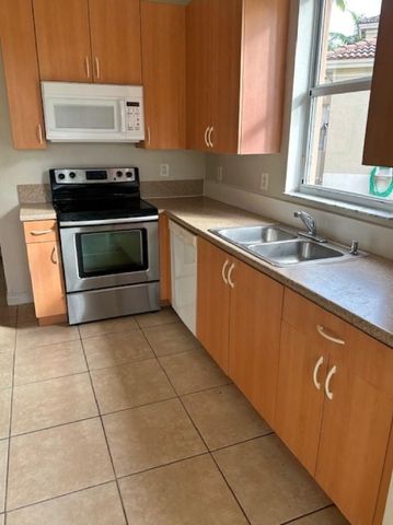 1008 NE 39th Avenue, Homestead, FL 33033