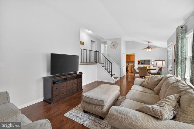 64 W STEPHEN DR, Newark, DE 19713