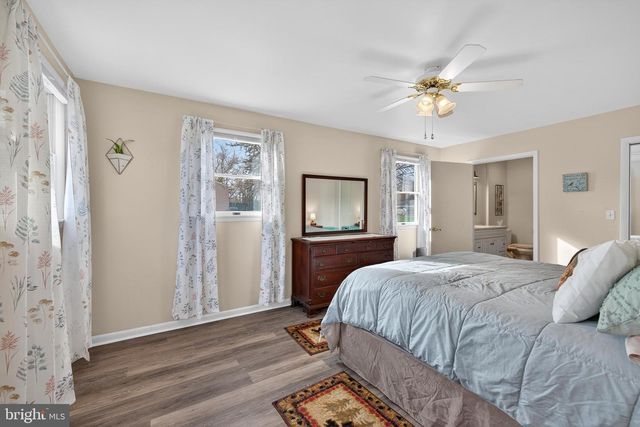 64 W STEPHEN DR, Newark, DE 19713