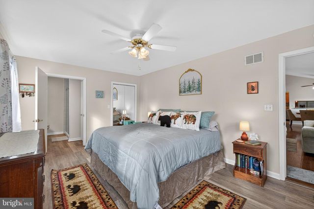 64 W STEPHEN DR, Newark, DE 19713