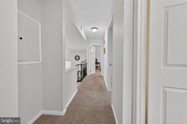 64 W STEPHEN DR, Newark, DE 19713