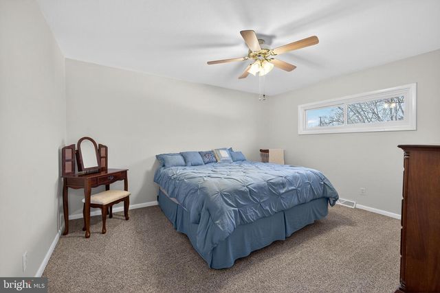 64 W STEPHEN DR, Newark, DE 19713