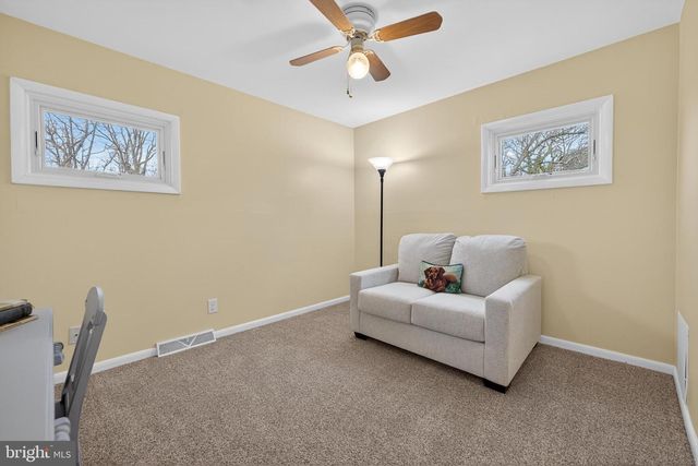 64 W STEPHEN DR, Newark, DE 19713