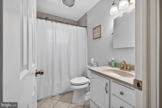 64 W STEPHEN DR, Newark, DE 19713