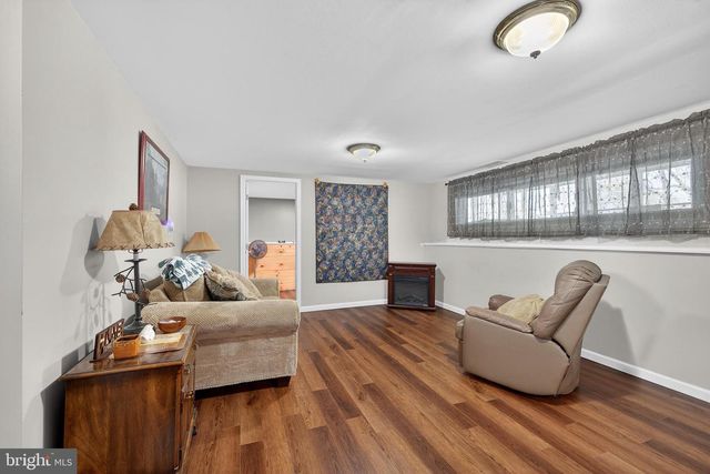 64 W STEPHEN DR, Newark, DE 19713