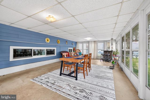 64 W STEPHEN DR, Newark, DE 19713