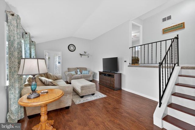 64 W STEPHEN DR, Newark, DE 19713