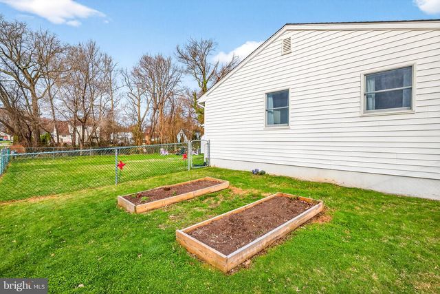 64 W STEPHEN DR, Newark, DE 19713