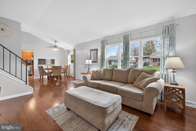 64 W STEPHEN DR, Newark, DE 19713