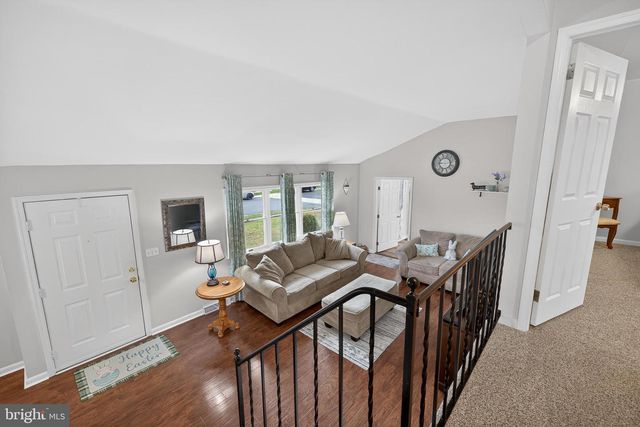 64 W STEPHEN DR, Newark, DE 19713