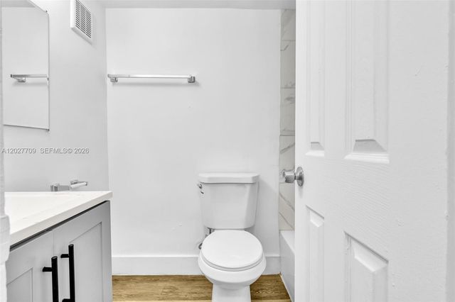 1000 NW 95th Ter 103, Miami, FL 33150