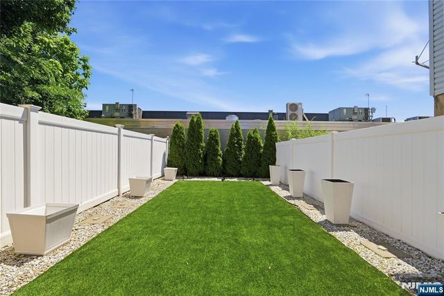 252 Mt Pleasant Avenue, Newark, NJ 07104