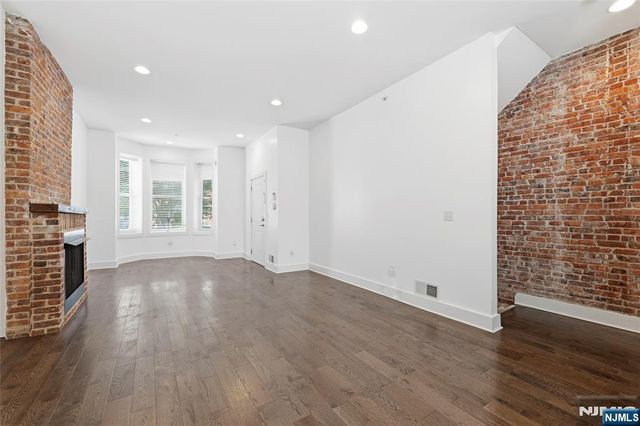 252 Mt Pleasant Avenue, Newark, NJ 07104