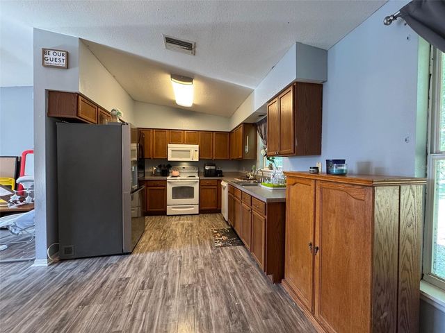38932 CENTRAL AVENUE, Zephyrhills, FL 33540