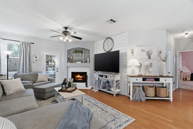 7804 Seven Oaks Lane, Denton, TX 76210