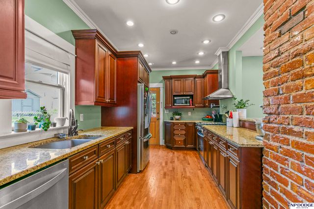 3716 Hawthorne Avenue, Omaha, NE 68131