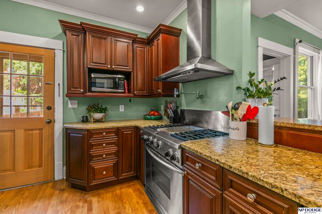 3716 Hawthorne Avenue, Omaha, NE 68131