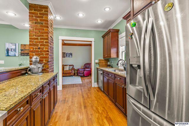 3716 Hawthorne Avenue, Omaha, NE 68131