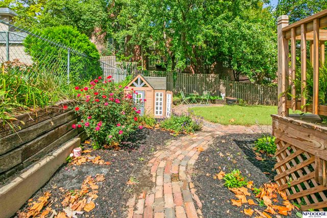 3716 Hawthorne Avenue, Omaha, NE 68131