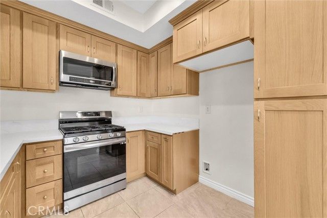 3160 ALTURA Circle 203, Corona, CA 92882