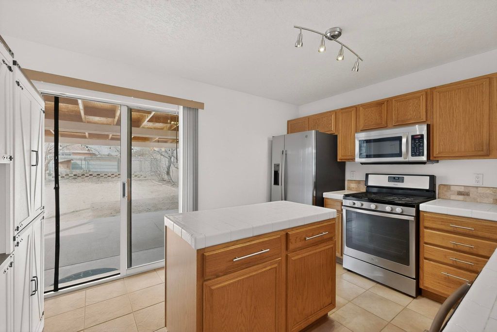 Image 11 of property listing at 9419 Vervain Drive NW, Albuquerque, NM 87114