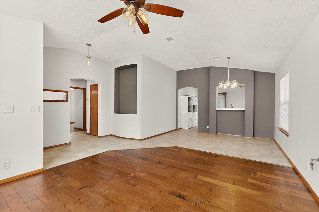 Image 7 of property listing at 9419 Vervain Drive NW, Albuquerque, NM 87114