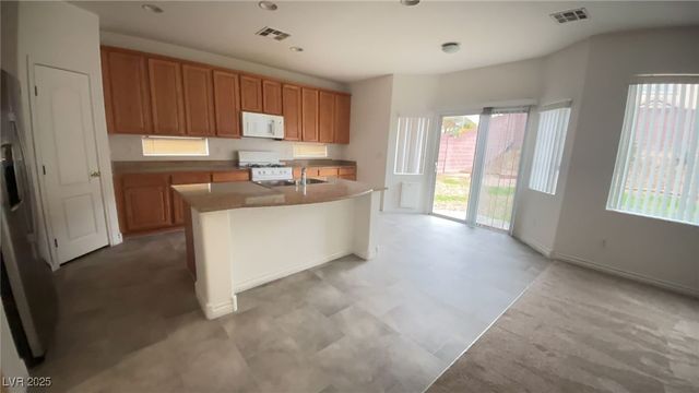 1004 TROPIC WIND Avenue, North Las Vegas, NV 89081