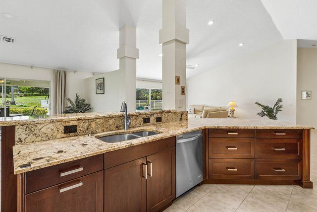 6019 Wedgewood Village Circle, Lake Worth, FL 33463