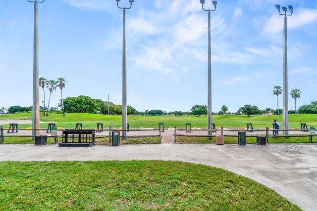 6019 Wedgewood Village Circle, Lake Worth, FL 33463