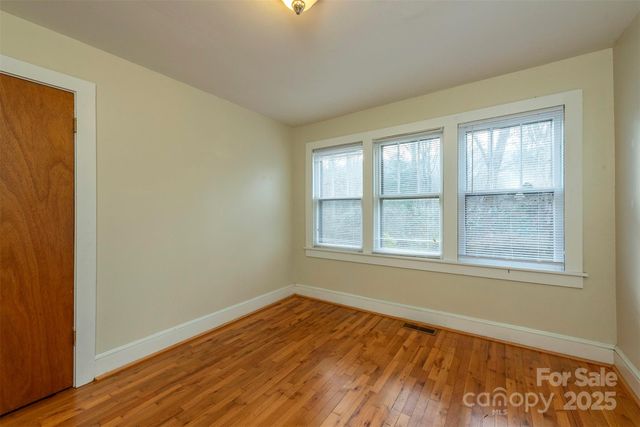 333 Richmond Avenue, Swannanoa, NC 28778