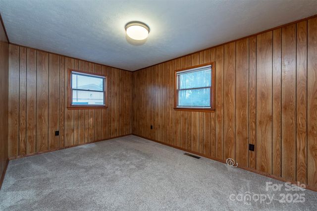 333 Richmond Avenue, Swannanoa, NC 28778