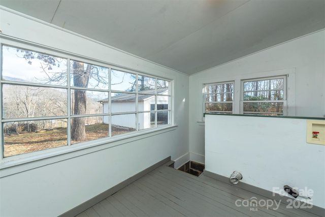 333 Richmond Avenue, Swannanoa, NC 28778